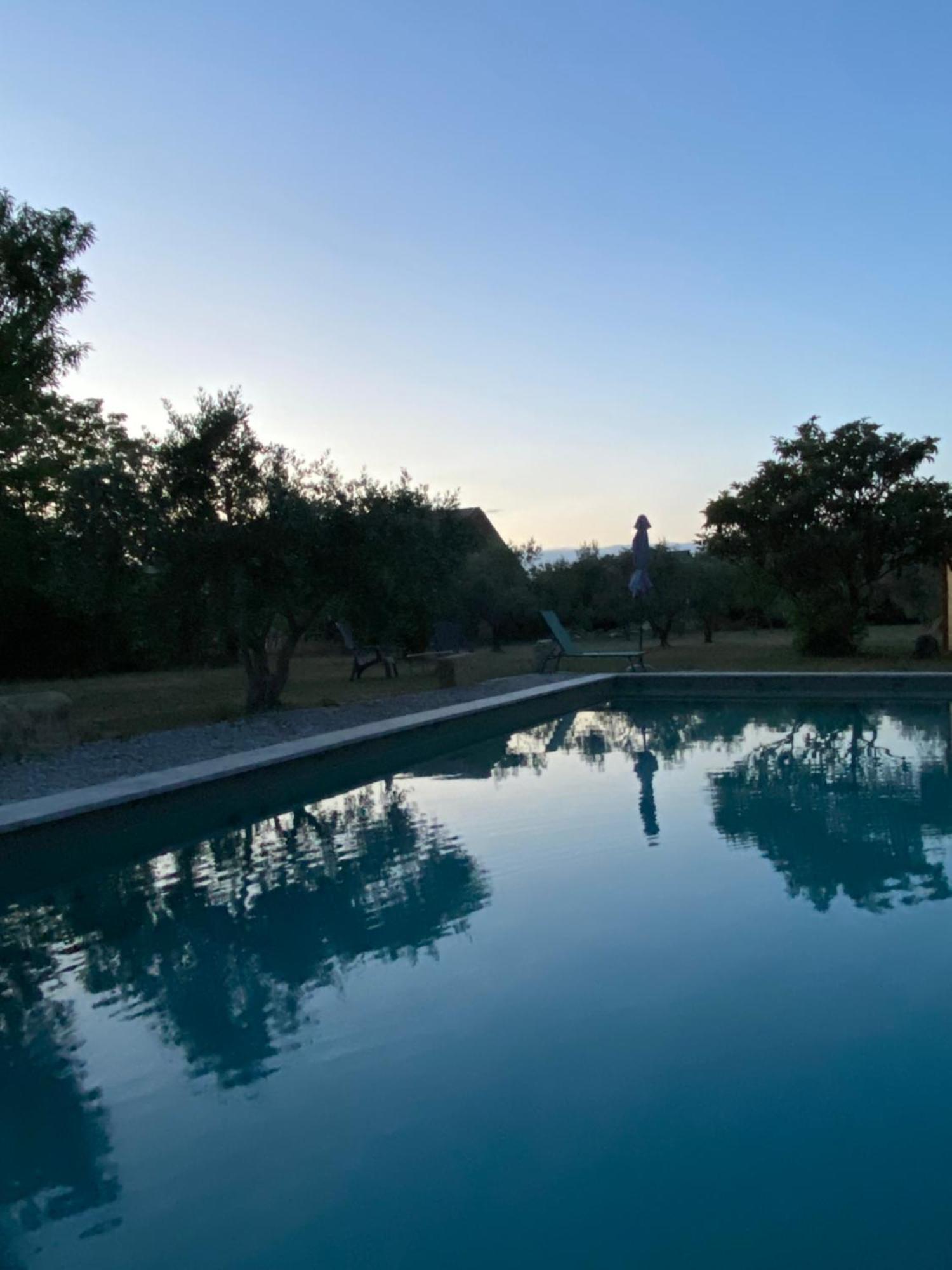 Le Nomade En Provence Bed & Breakfast Bouchet  Eksteriør bilde